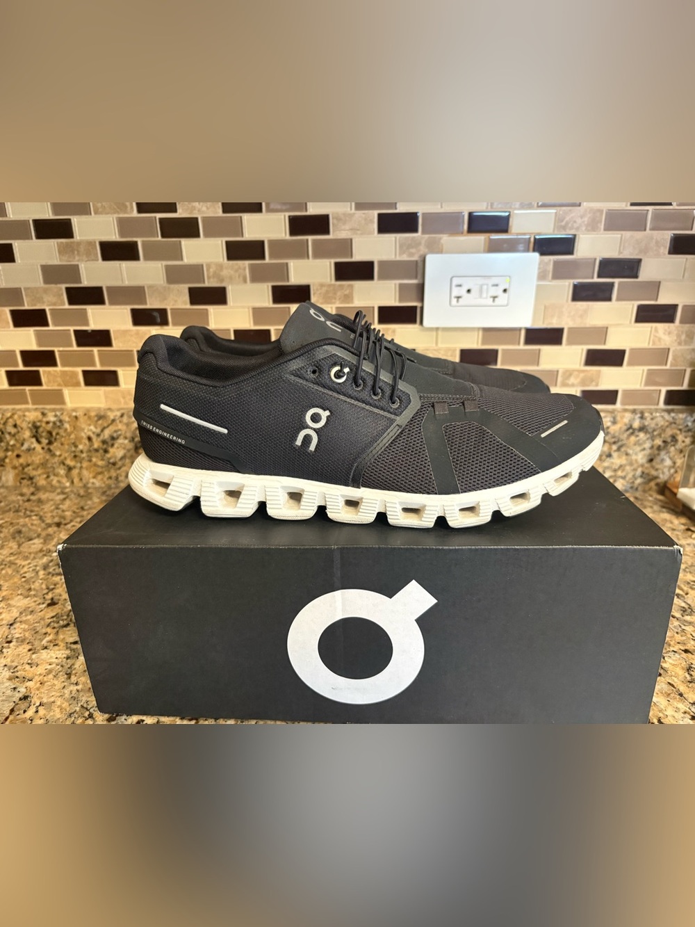 Men’s On Cloud 5 Running Shoes Black White Size 12 No Box - Picture 2 of 8